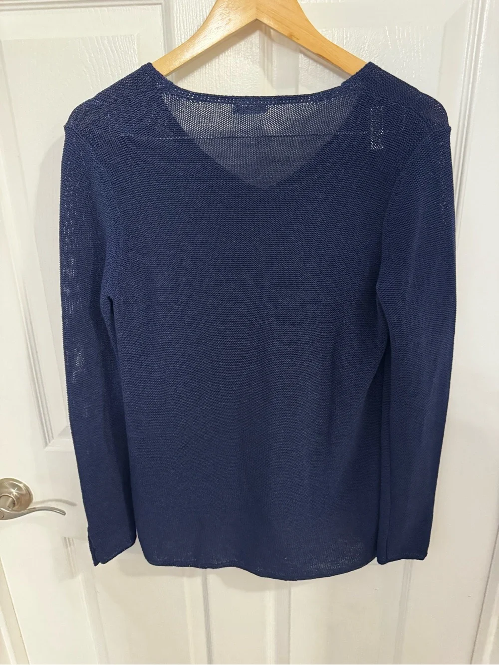 J. McLaughlin Navy Lightweight V-Neck Sweater - Picture 2 of 6
